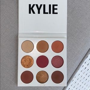 Kylie Cosmetics Burgundy palette